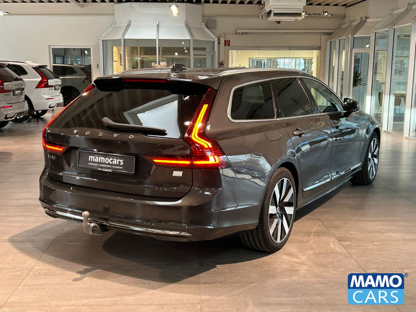 Fahrzeugabbildung Volvo V90 T6 AWD Recharge Plus Bright AHK/BLIS/H&K/PANO