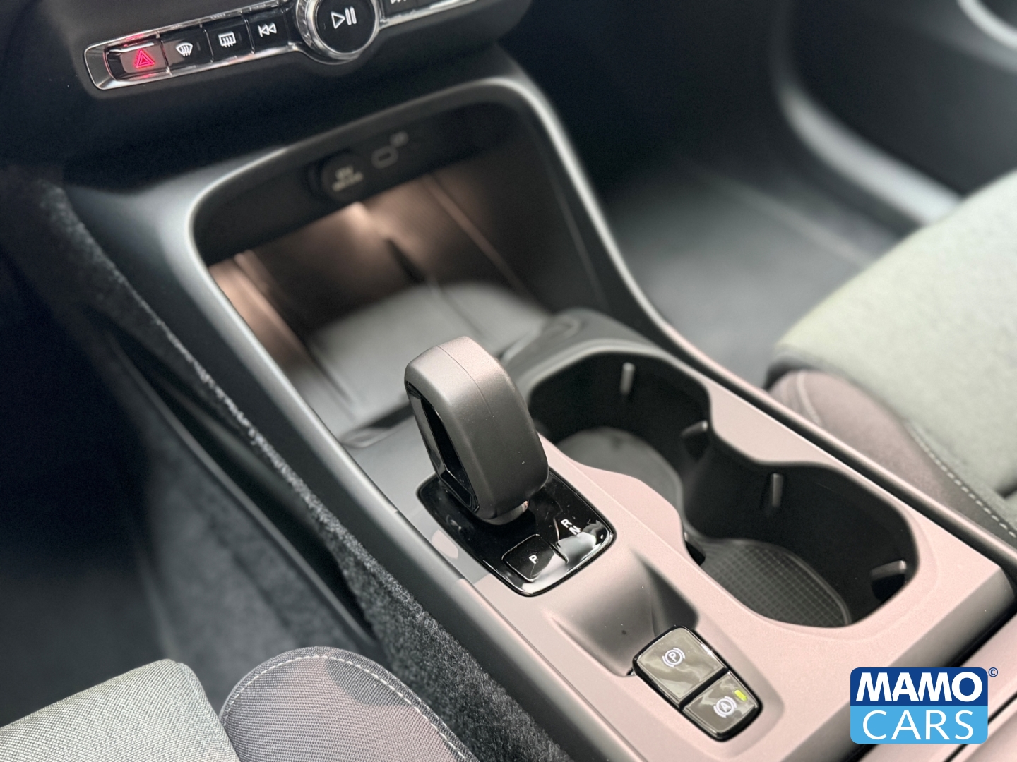 Fahrzeugabbildung Volvo XC40 B3 Core ACC/BLIS/NAVI/CAM