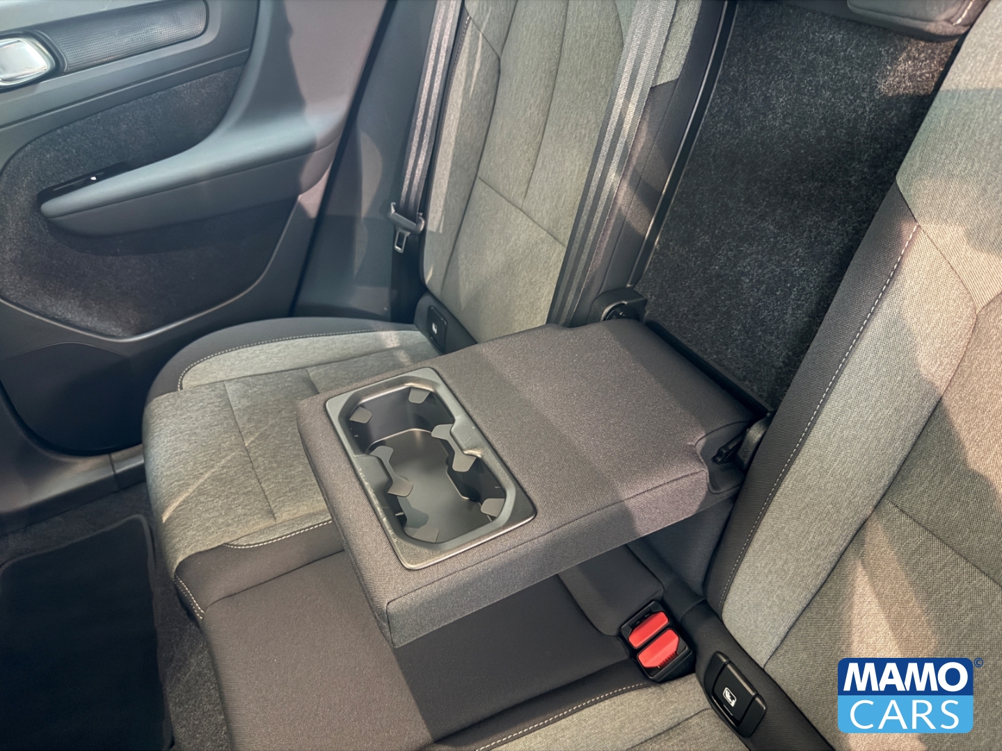 Fahrzeugabbildung Volvo XC40 B3 Core ACC/BLIS/NAVI/CAM