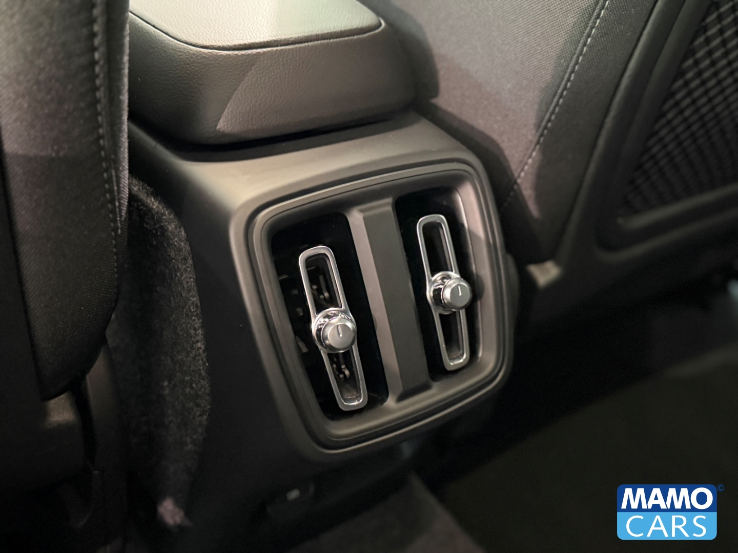 Fahrzeugabbildung Volvo XC40 B3 Core ACC/BLIS/NAVI/CAM