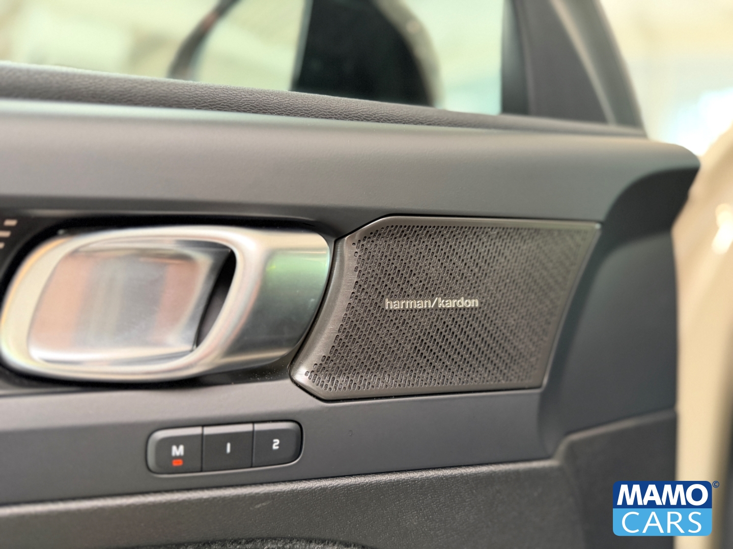 Fahrzeugabbildung Volvo XC40 B3 Plus Dark ACC/BLIS/360°/SHZ/LHZ/H&K