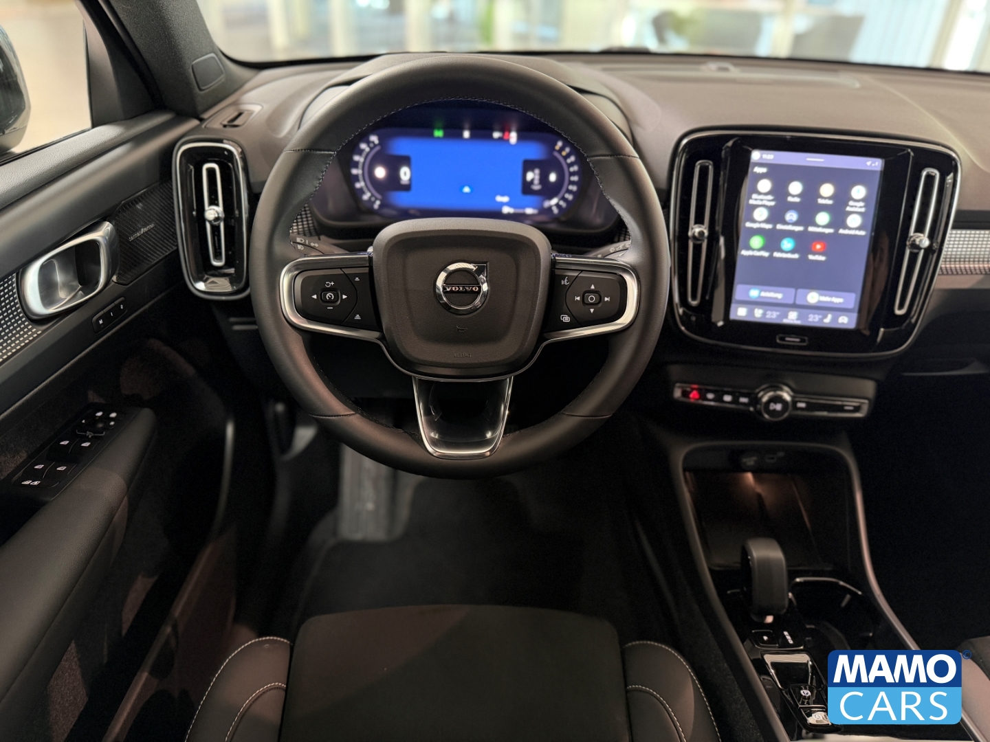 Fahrzeugabbildung Volvo XC40 B3 Plus Dark ACC/BLIS/360°/SHZ/LHZ/H&K