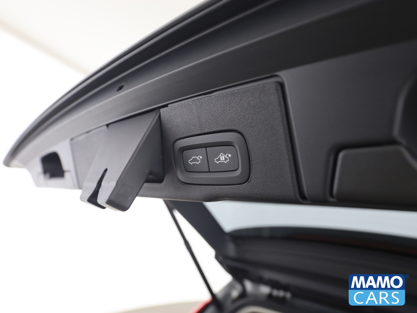 Fahrzeugabbildung Volvo XC60 B5 Ultra Dark AWD AHK/Luft/Pano/21-Zoll/360