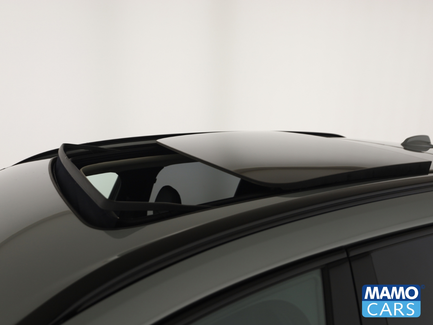 Fahrzeugabbildung Volvo XC60 B5 Ultra Dark AWD AHK/Luft/Pano/21-Zoll/360