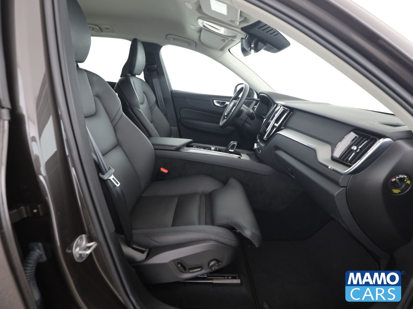 Fahrzeugabbildung Volvo XC60 B5 Core AWD/WINTER P./LICHT-P./H&K