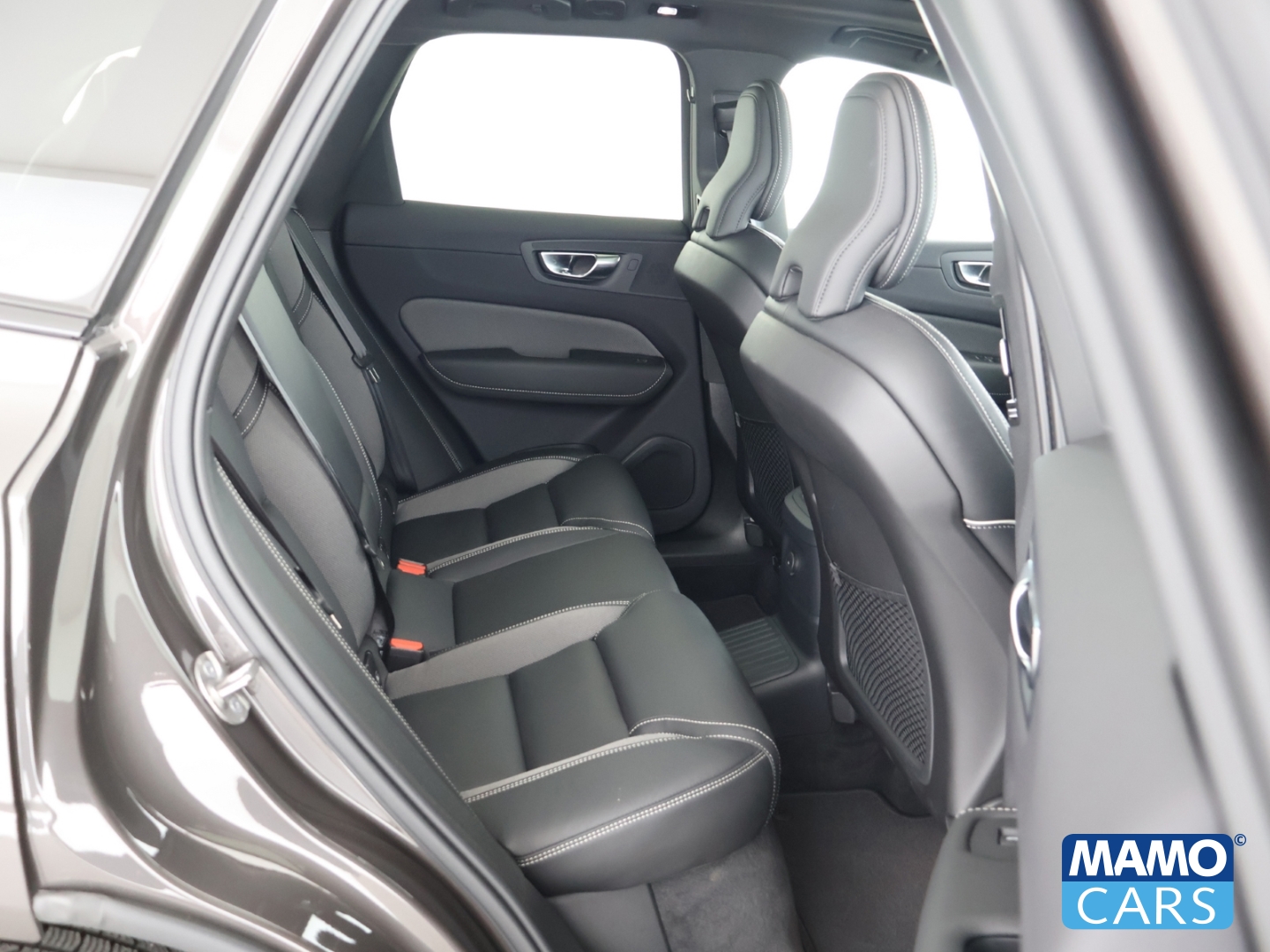 Fahrzeugabbildung Volvo XC60 T6 Recharge Plus Dark Plug-In Hybrid AWD