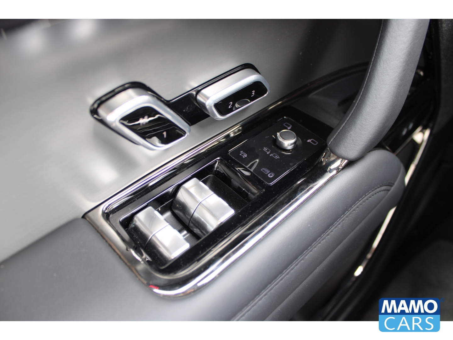 Fahrzeugabbildung Land Rover Range Rover Sport D300 Dynamic HSE/BLACK/AHK/PANO