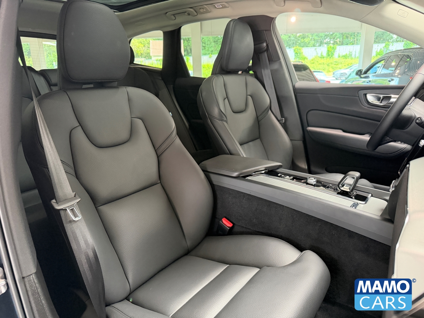 Fahrzeugabbildung Volvo XC60 T6 Plus Dark ACC/HUD/360CAM/BLIS/PANO