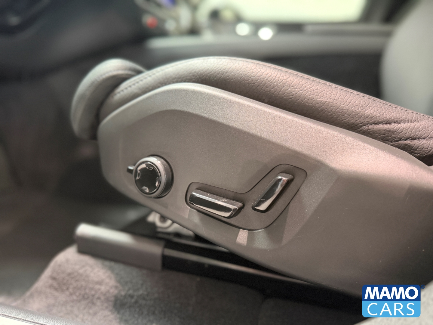 Fahrzeugabbildung Volvo XC60 T6 Plus Dark ACC/HUD/360CAM/BLIS/PANO