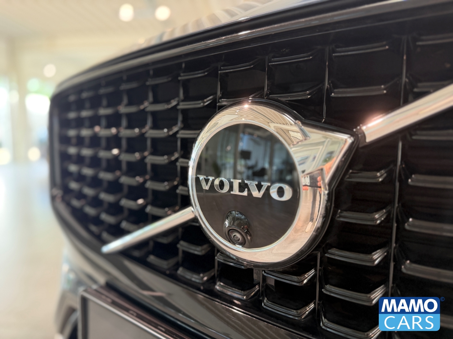 Fahrzeugabbildung Volvo XC60 T6 Plus Dark ACC/HUD/360CAM/BLIS/PANO