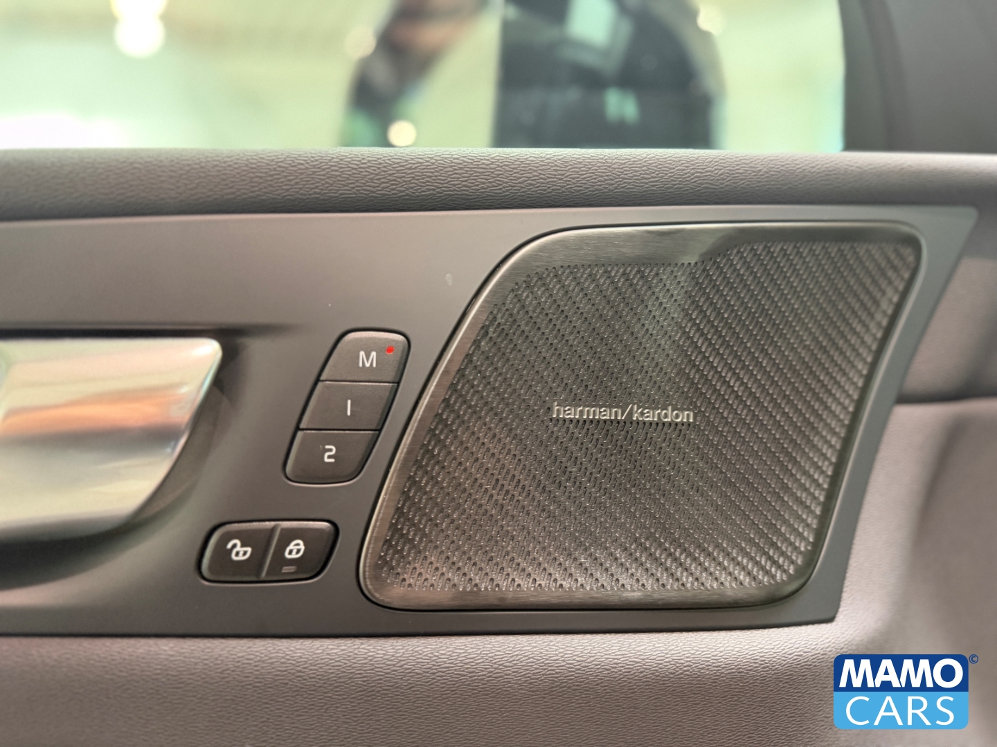 Fahrzeugabbildung Volvo XC60 T6 Plus Dark ACC/HUD/360CAM/BLIS/PANO