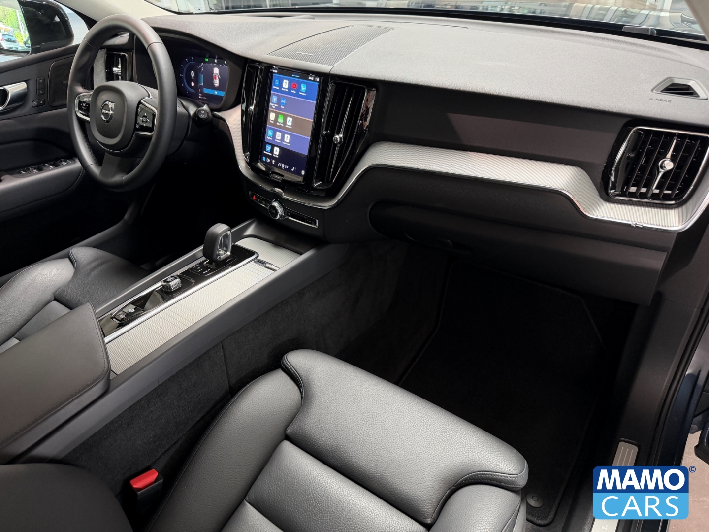 Fahrzeugabbildung Volvo XC60 T6 Plus Dark ACC/HUD/360CAM/BLIS/PANO