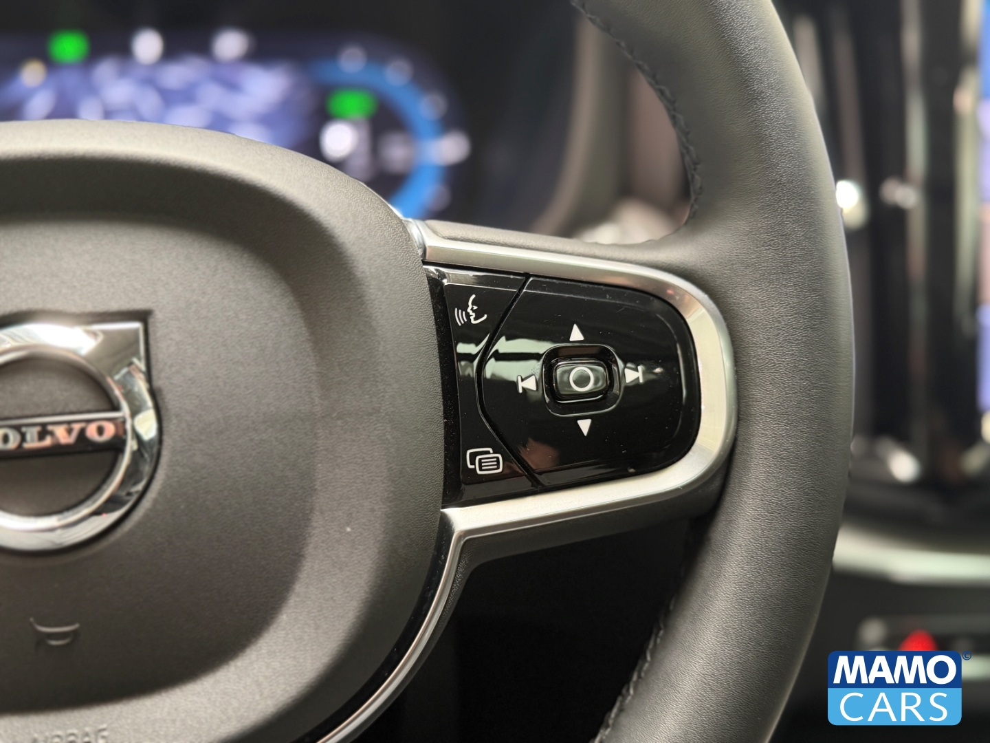 Fahrzeugabbildung Volvo XC60 T6 Plus Dark ACC/HUD/360CAM/BLIS/PANO