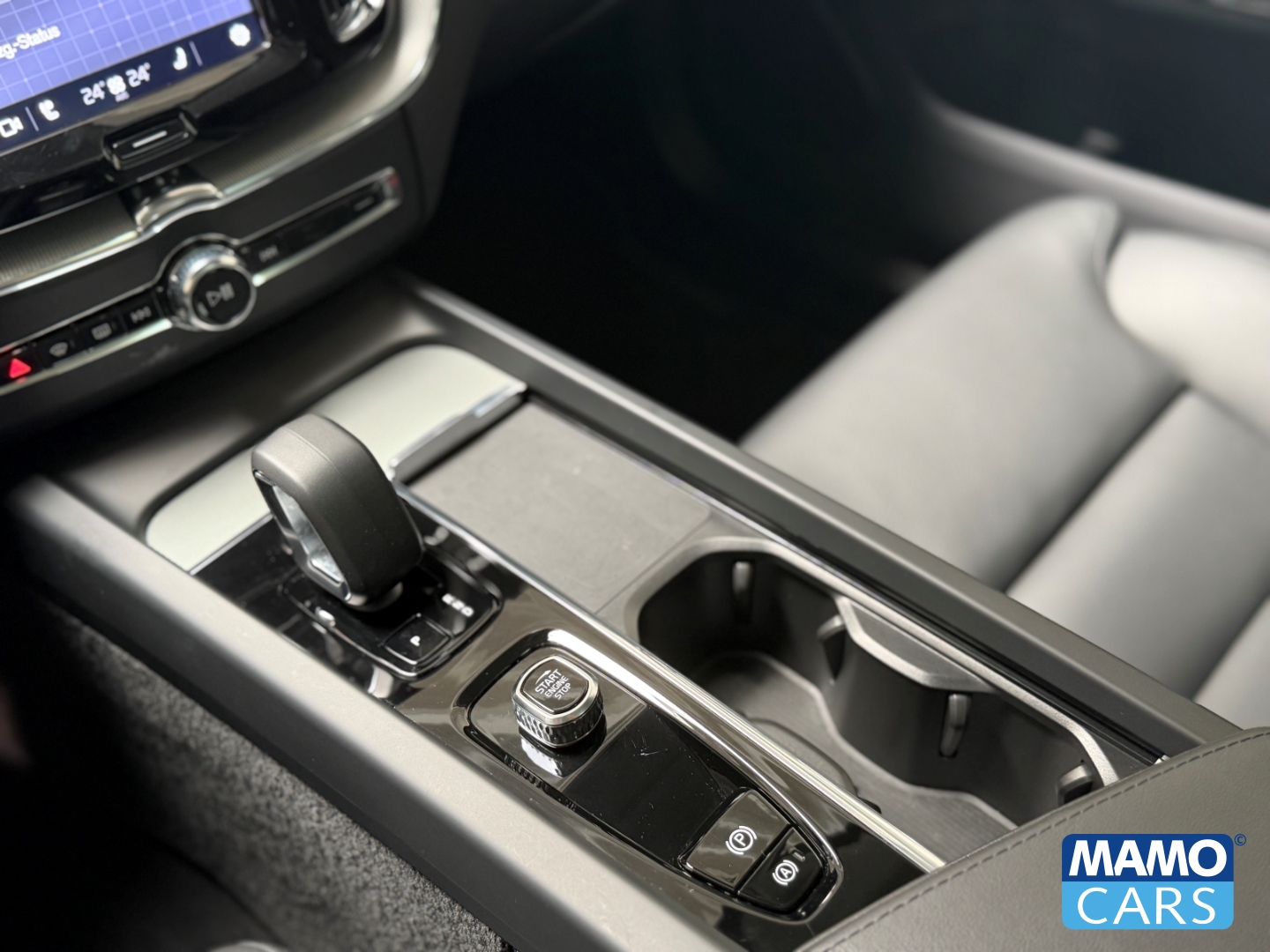 Fahrzeugabbildung Volvo XC60 T6 Plus Dark ACC/HUD/360CAM/BLIS/PANO