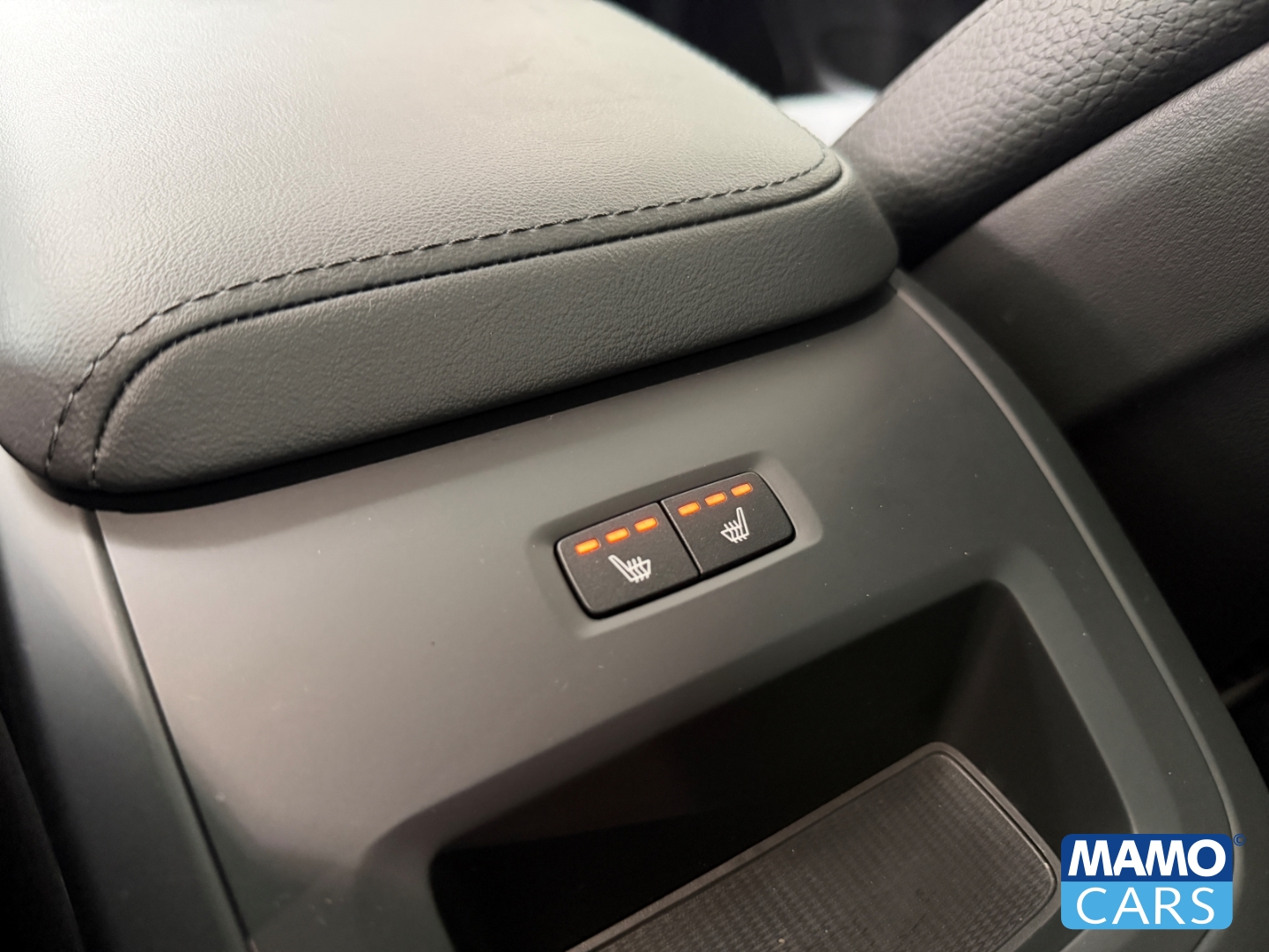 Fahrzeugabbildung Volvo XC60 T6 Plus Dark ACC/HUD/360CAM/BLIS/PANO
