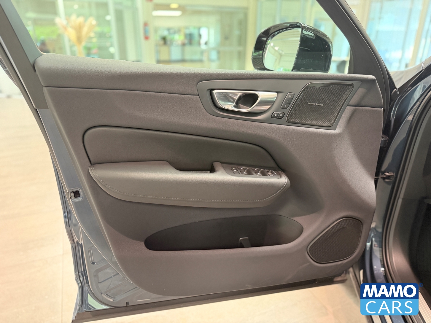 Fahrzeugabbildung Volvo XC60 T6 Plus Dark ACC/HUD/360CAM/BLIS/PANO