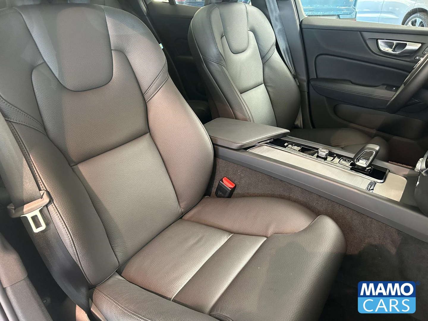 Fahrzeugabbildung Volvo V60 B4 Plus Dark ACC/BLIS/HUD/PANO/360°/LHZ