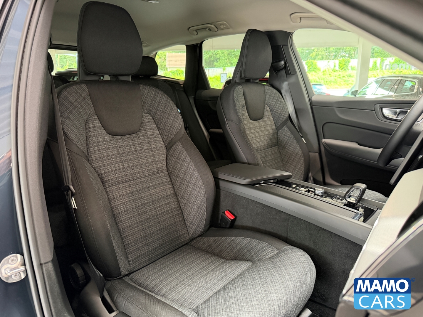 Fahrzeugabbildung Volvo XC60 B5 AWD Core FACELIFT/ACC/BLIS/CAM/SHZ/FSH