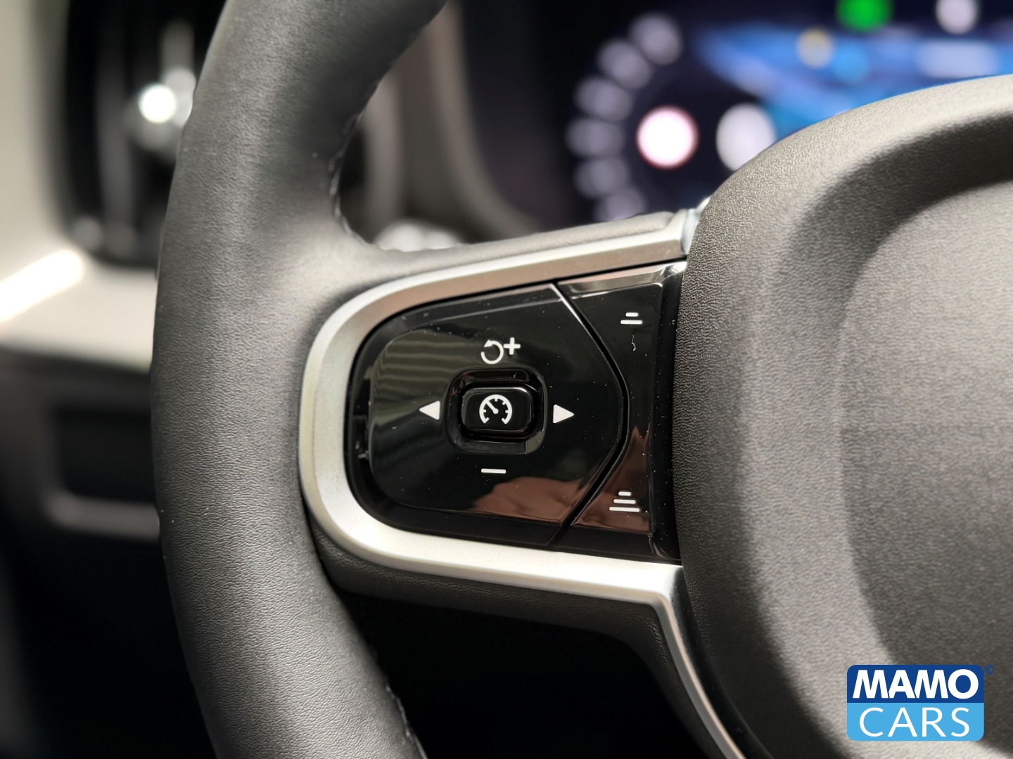 Fahrzeugabbildung Volvo XC60 B5 AWD Core FACELIFT/ACC/BLIS/CAM/SHZ/FSH