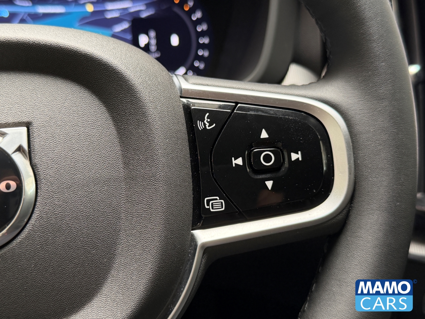 Fahrzeugabbildung Volvo XC60 B5 AWD Core FACELIFT/ACC/BLIS/CAM/SHZ/FSH