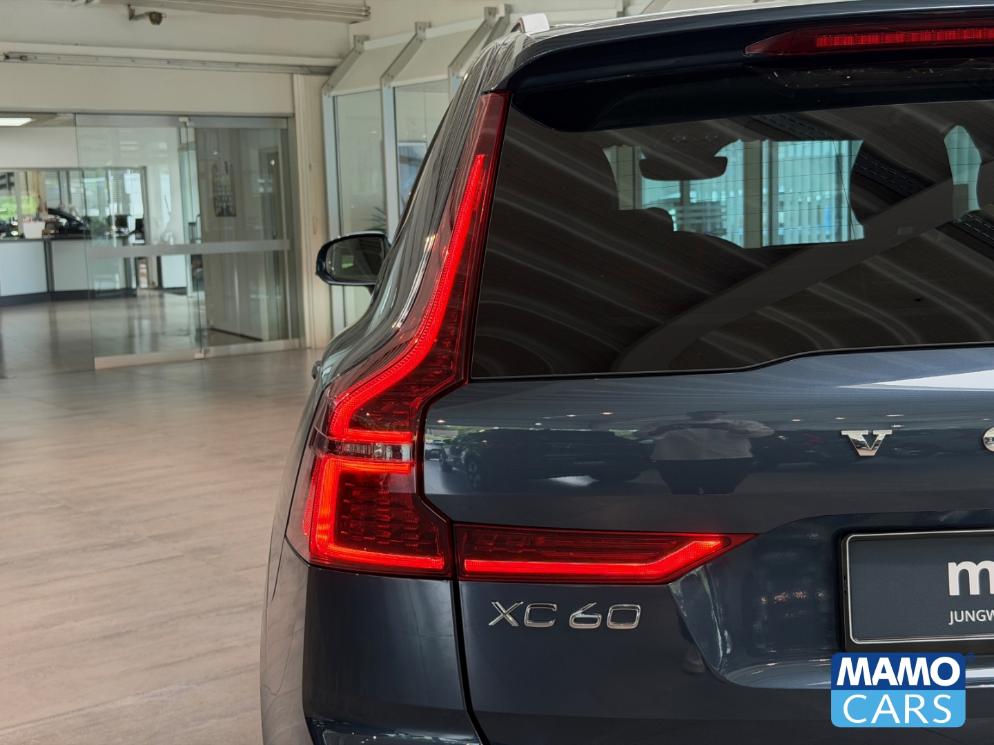 Fahrzeugabbildung Volvo XC60 B5 AWD Core FACELIFT/ACC/BLIS/CAM/SHZ/FSH