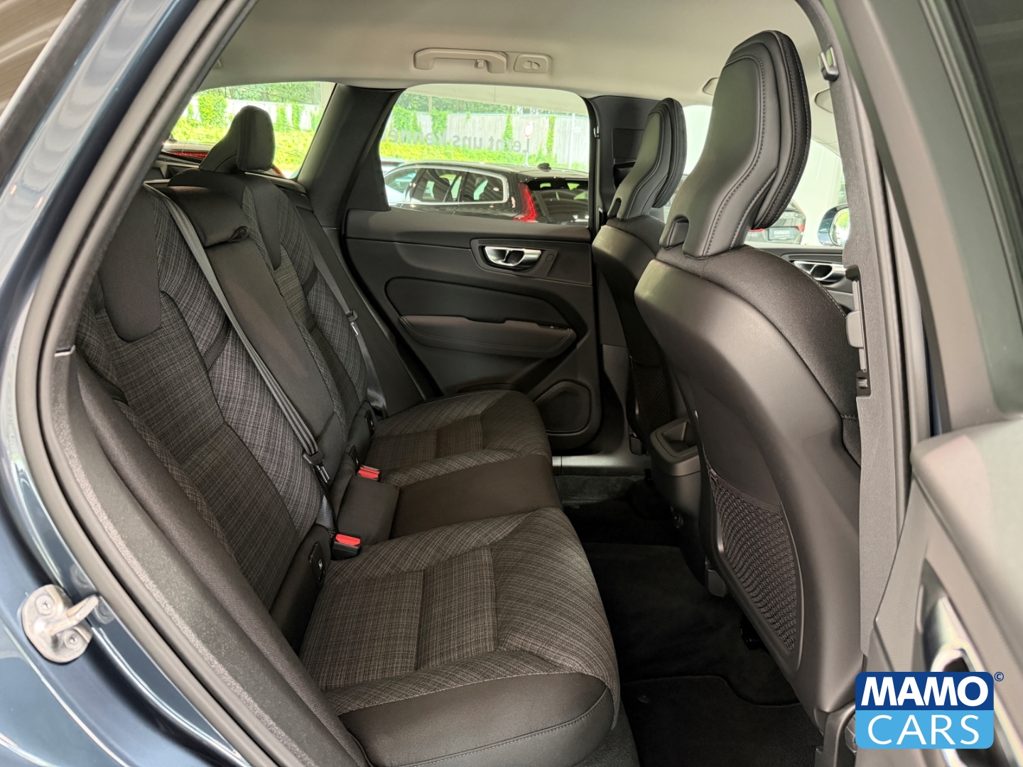 Fahrzeugabbildung Volvo XC60 B5 AWD Core FACELIFT/ACC/BLIS/CAM/SHZ/FSH
