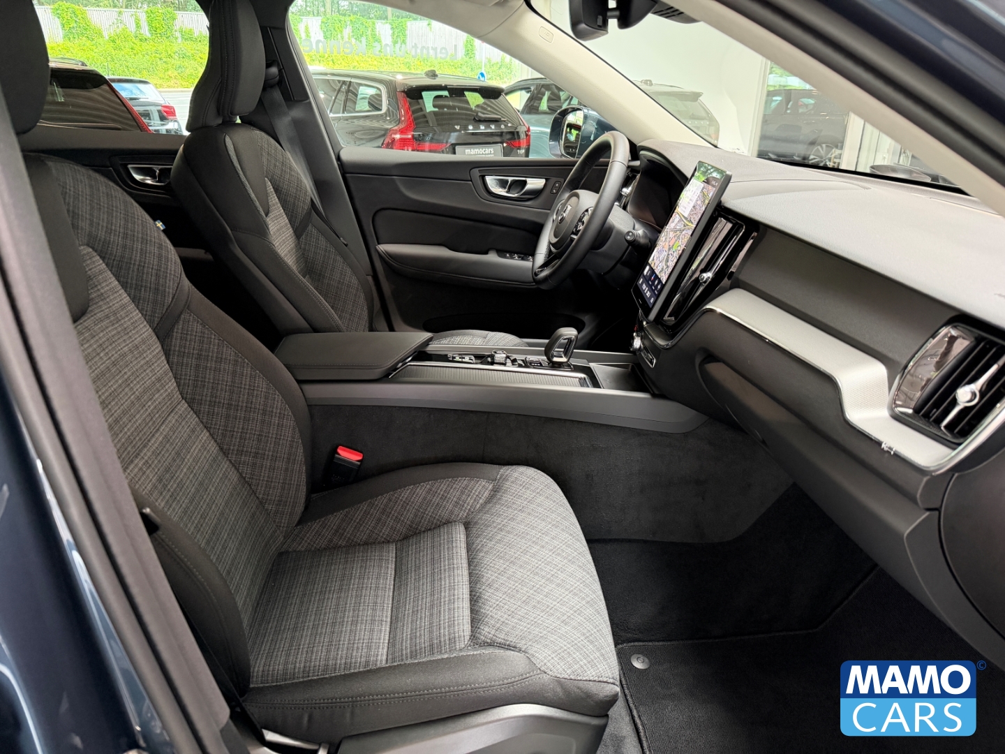 Fahrzeugabbildung Volvo XC60 B5 AWD Core FACELIFT/ACC/BLIS/CAM/SHZ/FSH