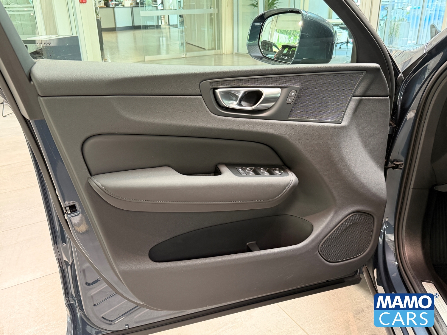 Fahrzeugabbildung Volvo XC60 B5 AWD Core FACELIFT/ACC/BLIS/CAM/SHZ/FSH