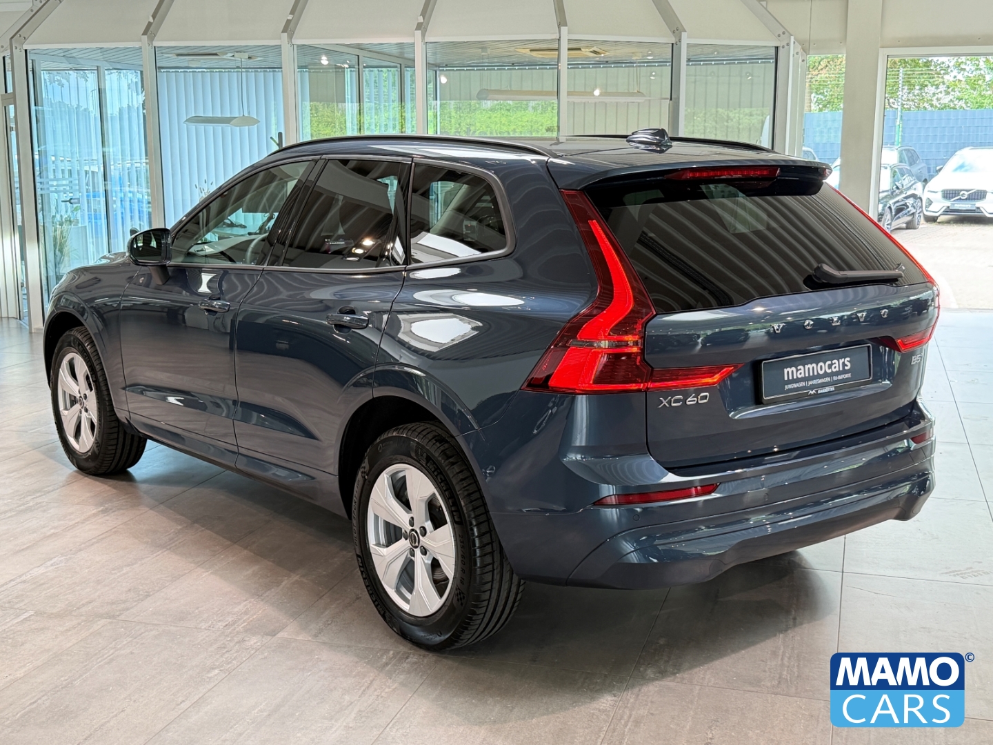 Fahrzeugabbildung Volvo XC60 B5 AWD Core FACELIFT/ACC/BLIS/CAM/SHZ/FSH