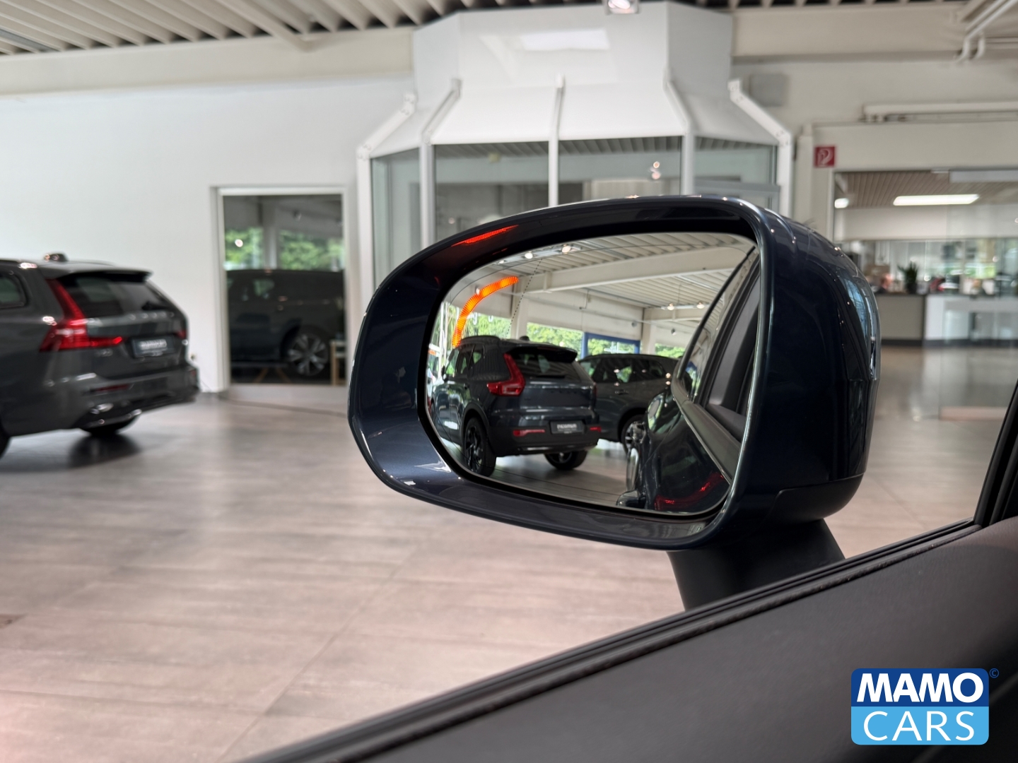 Fahrzeugabbildung Volvo XC60 B5 AWD Core FACELIFT/ACC/BLIS/CAM/SHZ/FSH