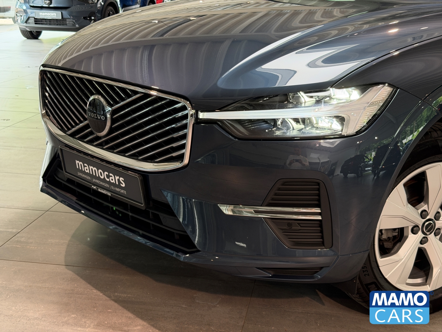 Fahrzeugabbildung Volvo XC60 B5 AWD Core FACELIFT/ACC/BLIS/CAM/SHZ/FSH