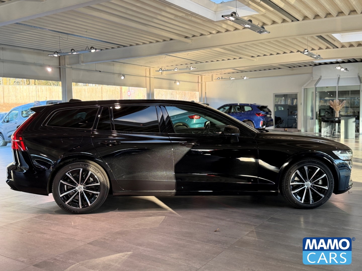 Fahrzeugabbildung Volvo V60 T8 AWD Plus Dark Recharge ACC/BLIS/360°/SHZ