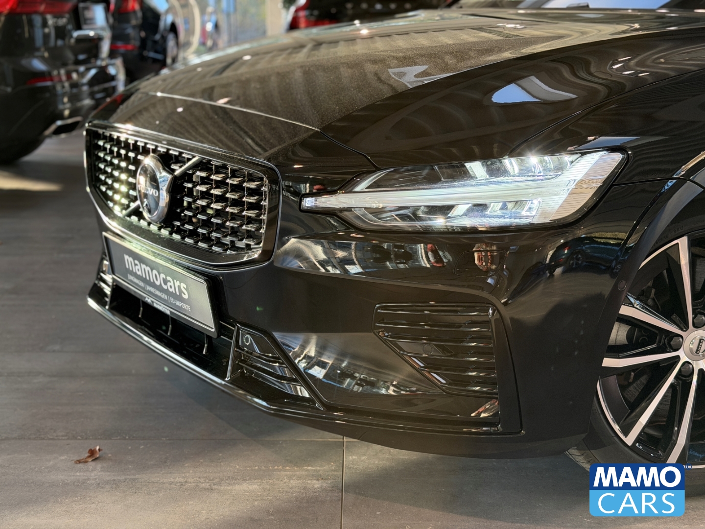 Fahrzeugabbildung Volvo V60 T8 AWD Plus Dark Recharge ACC/BLIS/360°/SHZ