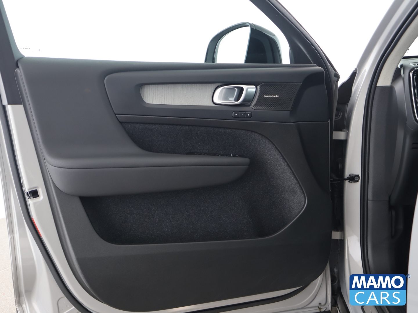 Fahrzeugabbildung Volvo XC40 B3 Ultra Dark PIXEL/Harman/Memory/360Kam