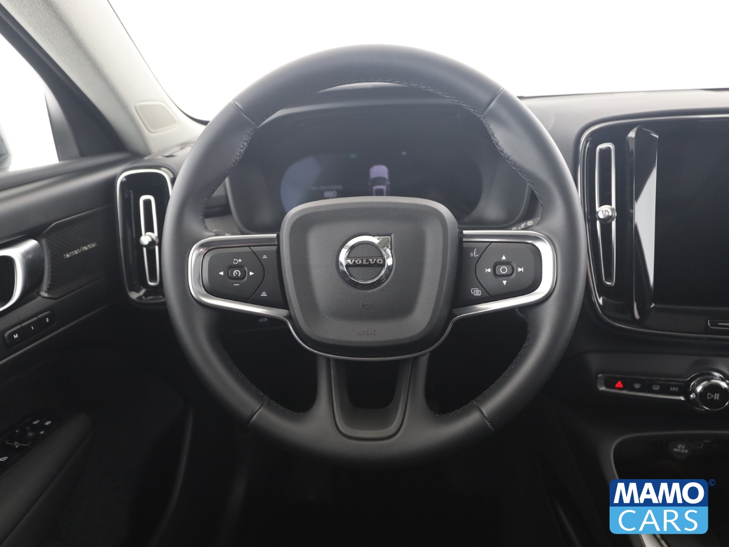 Fahrzeugabbildung Volvo XC40 B4 Plus Dark ACC/BLIS/360°/LHZ/H&K/PANO