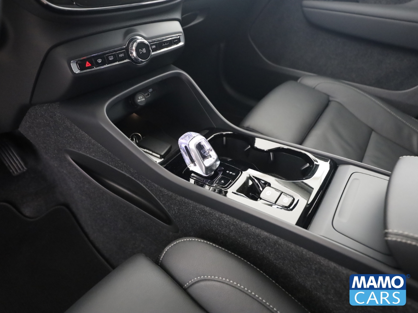 Fahrzeugabbildung Volvo XC40 B4 Plus Dark ACC/BLIS/360°/LHZ/H&K/PANO