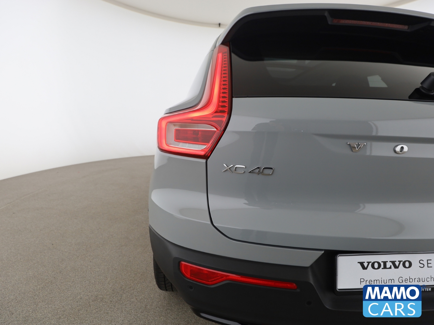 Fahrzeugabbildung Volvo XC40 B4 Plus Dark ACC/BLIS/360°/LHZ/H&K/PANO
