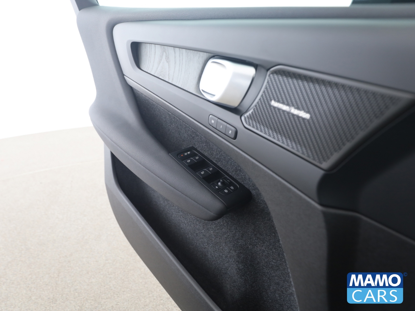 Fahrzeugabbildung Volvo XC40 B4 Plus Dark ACC/BLIS/360°/LHZ/H&K/PANO