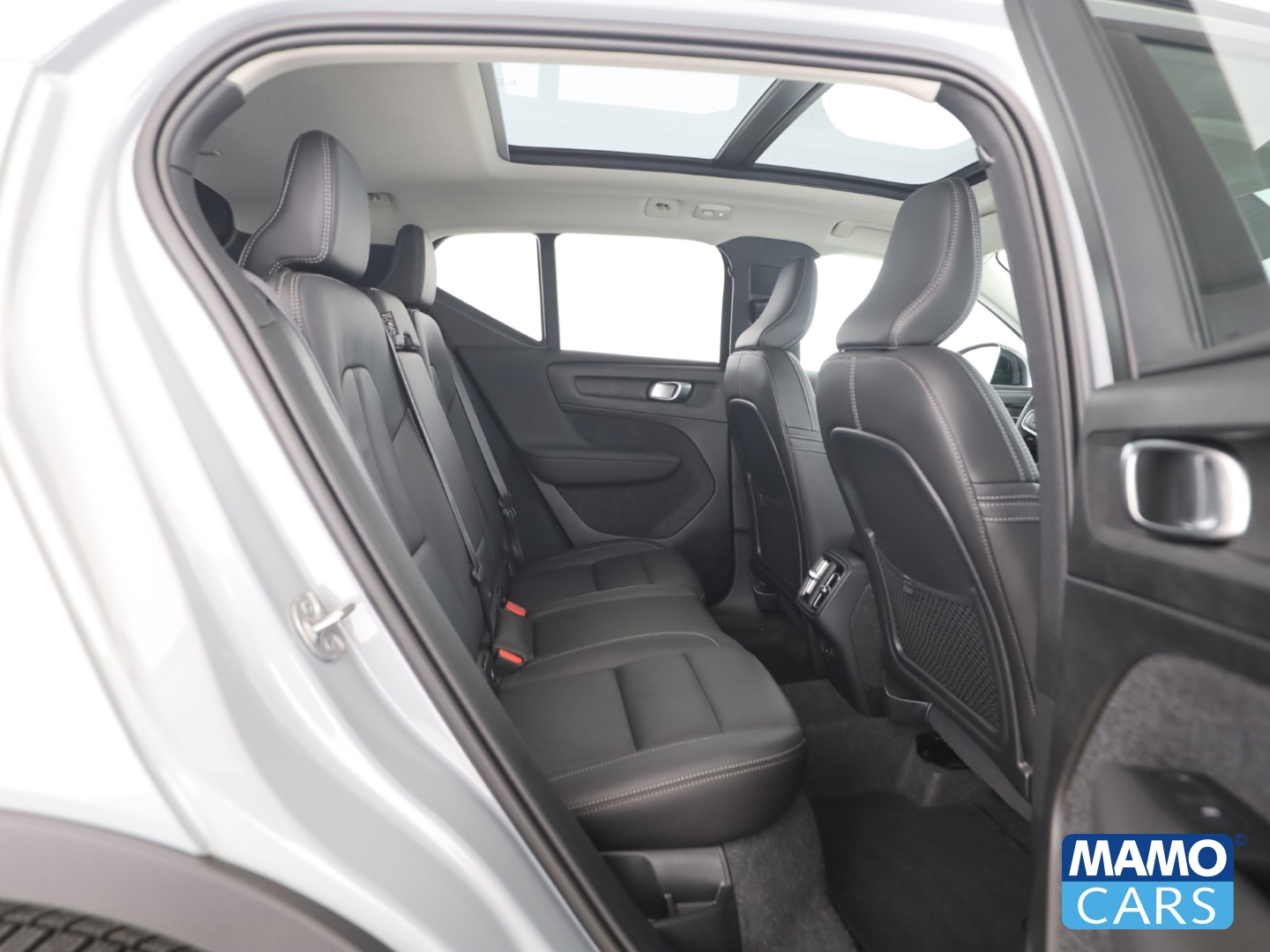 Fahrzeugabbildung Volvo XC40 B4 Plus Dark ACC/BLIS/360°/LHZ/H&K/PANO