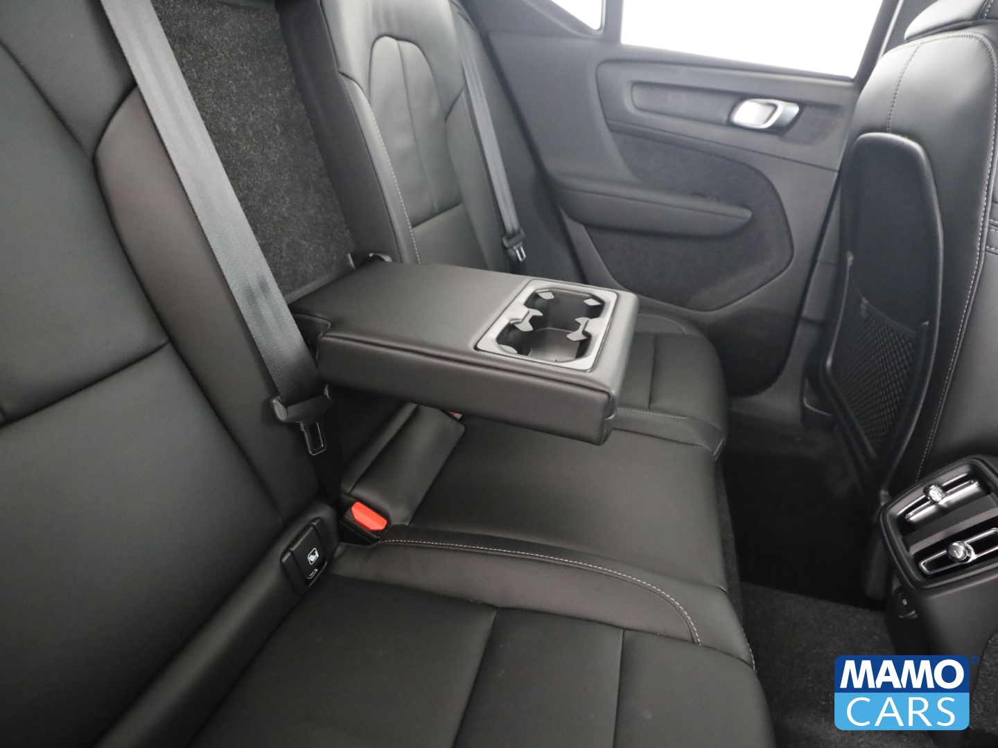 Fahrzeugabbildung Volvo XC40 B4 Plus Dark ACC/BLIS/360°/LHZ/H&K/PANO