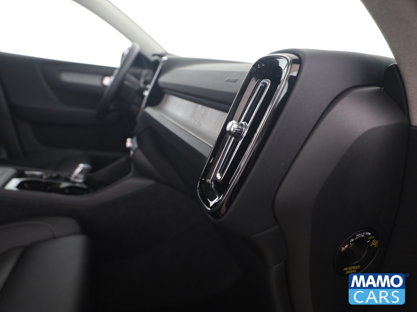 Fahrzeugabbildung Volvo XC40 B4 Plus Dark ACC/BLIS/360°/LHZ/H&K/PANO