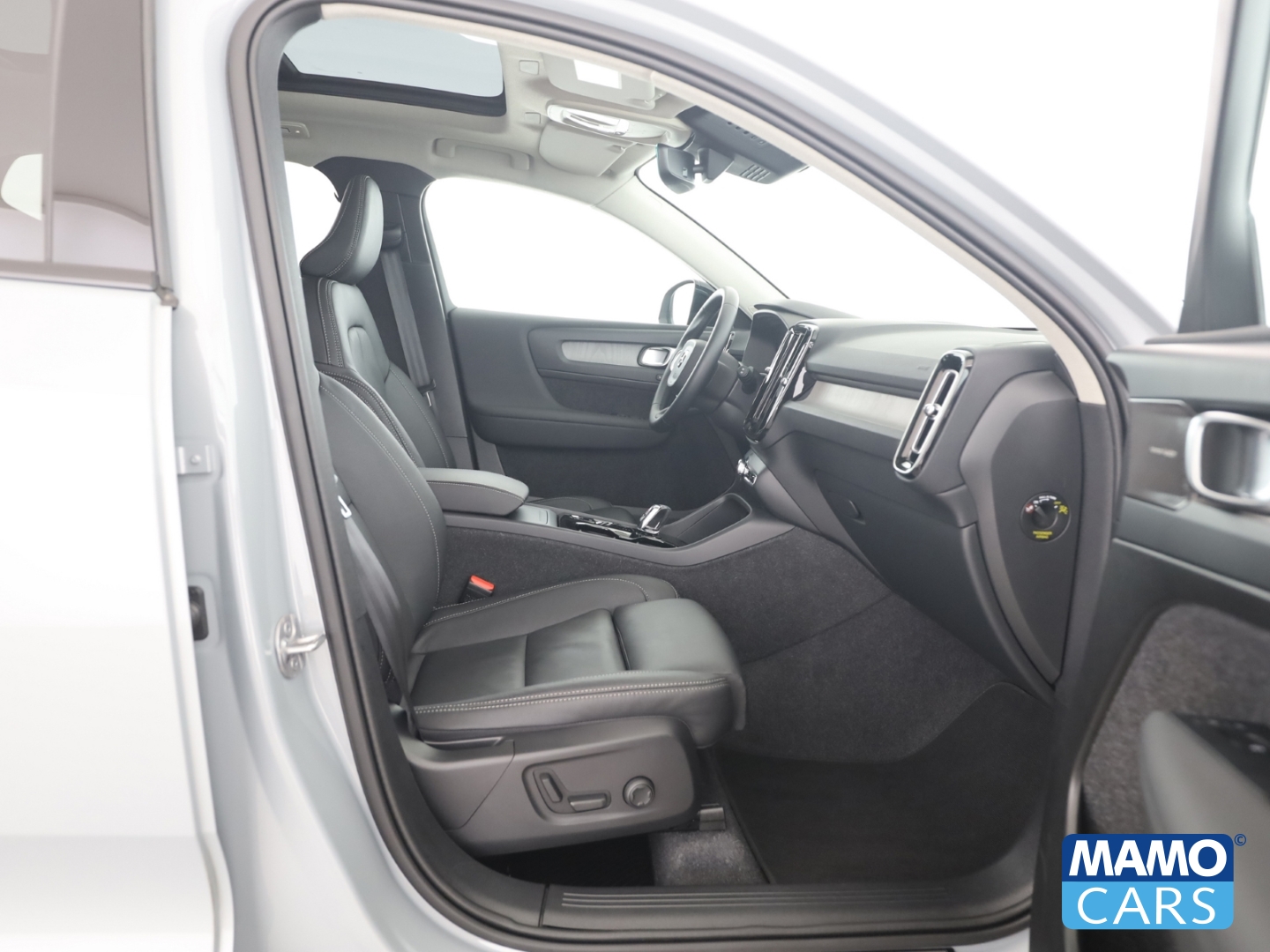 Fahrzeugabbildung Volvo XC40 B4 Plus Dark ACC/BLIS/360°/LHZ/H&K/PANO
