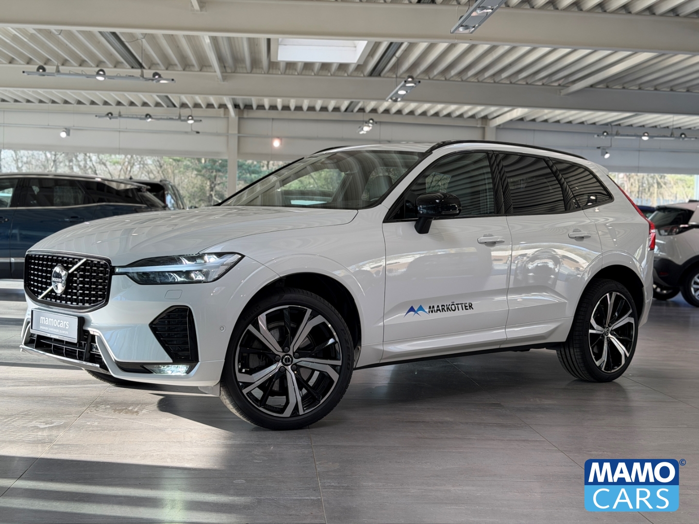 Fahrzeugabbildung Volvo XC60 B5 AWD Ultra Dark AHK/ACC/BLIS/HUD/LHZ/360°