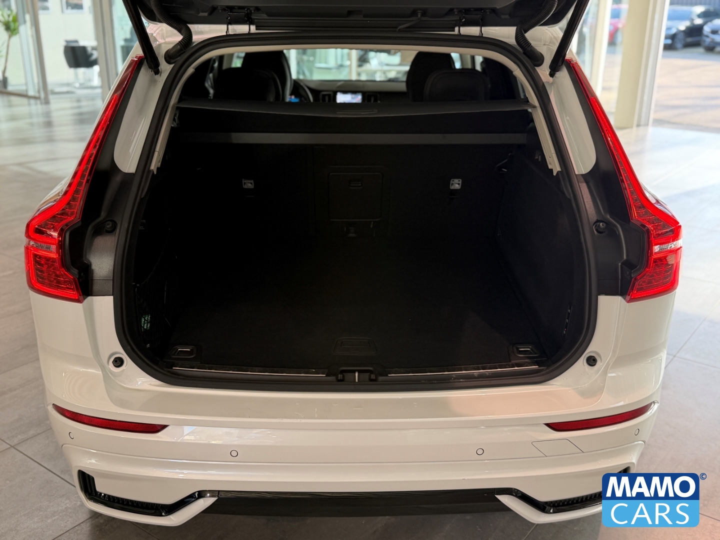 Fahrzeugabbildung Volvo XC60 B5 AWD Ultra Dark AHK/ACC/BLIS/HUD/LHZ/360°