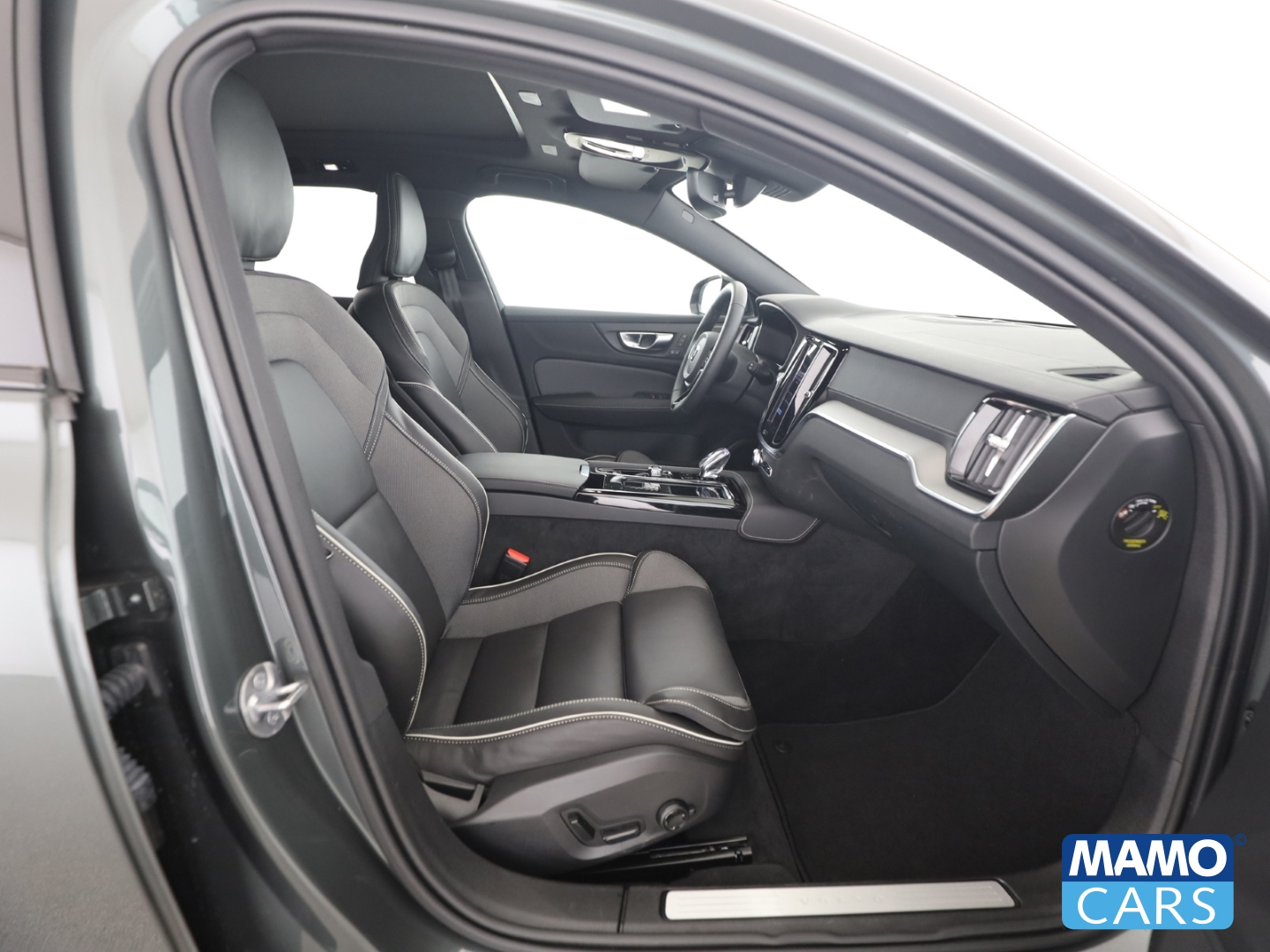 Fahrzeugabbildung Volvo V60 T6 AWD Ultra Dark ACC/AHK/BLIS/360°/H&K/PANO