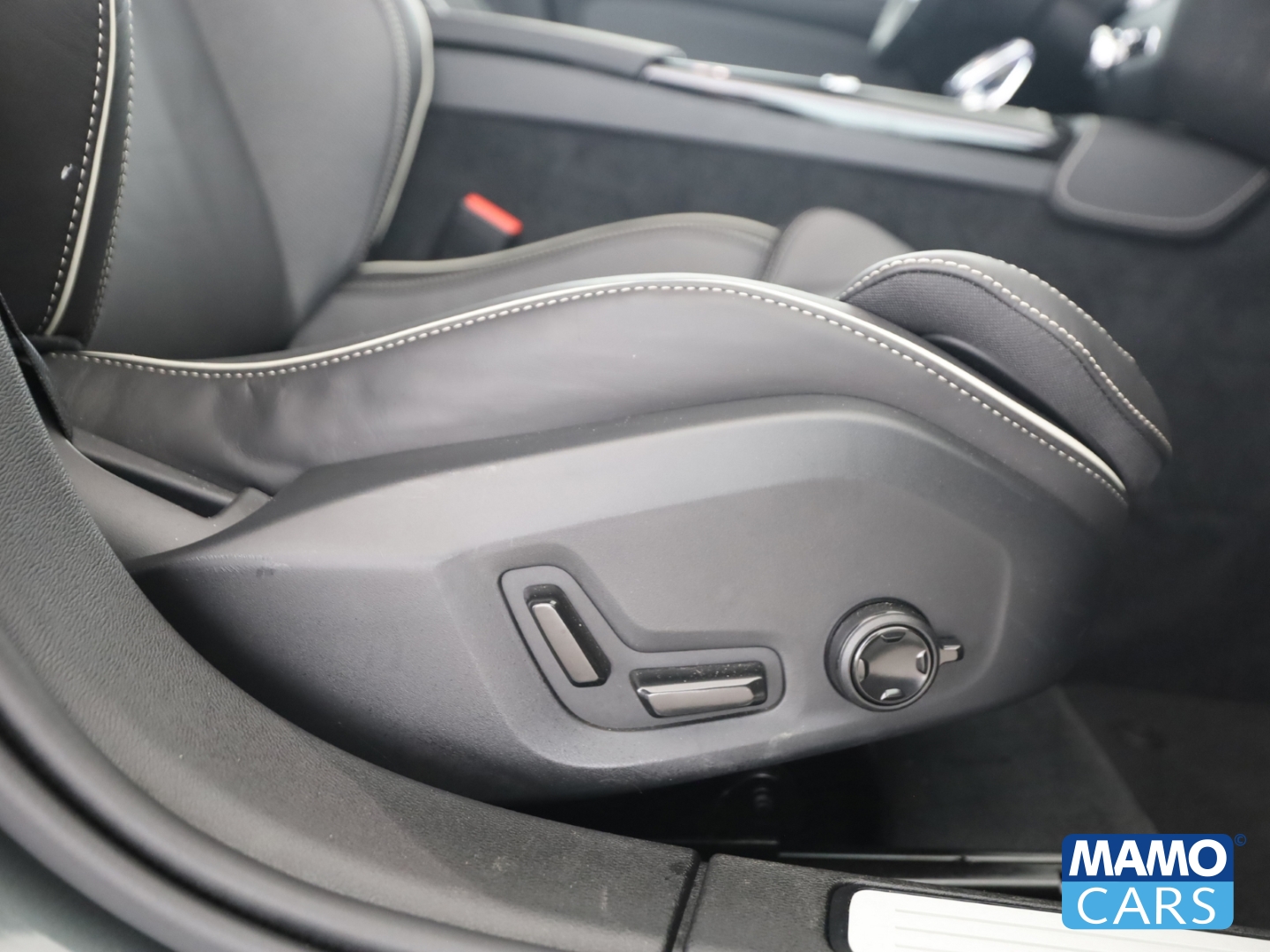 Fahrzeugabbildung Volvo V60 T6 AWD Ultra Dark ACC/AHK/BLIS/360°/H&K/PANO