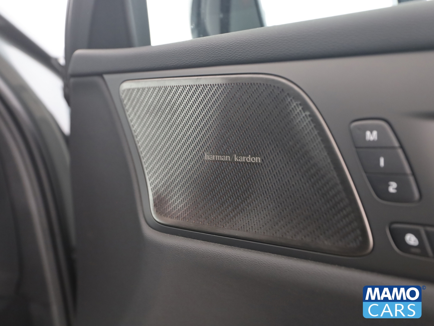 Fahrzeugabbildung Volvo V60 T6 AWD Ultra Dark ACC/AHK/BLIS/360°/H&K/PANO