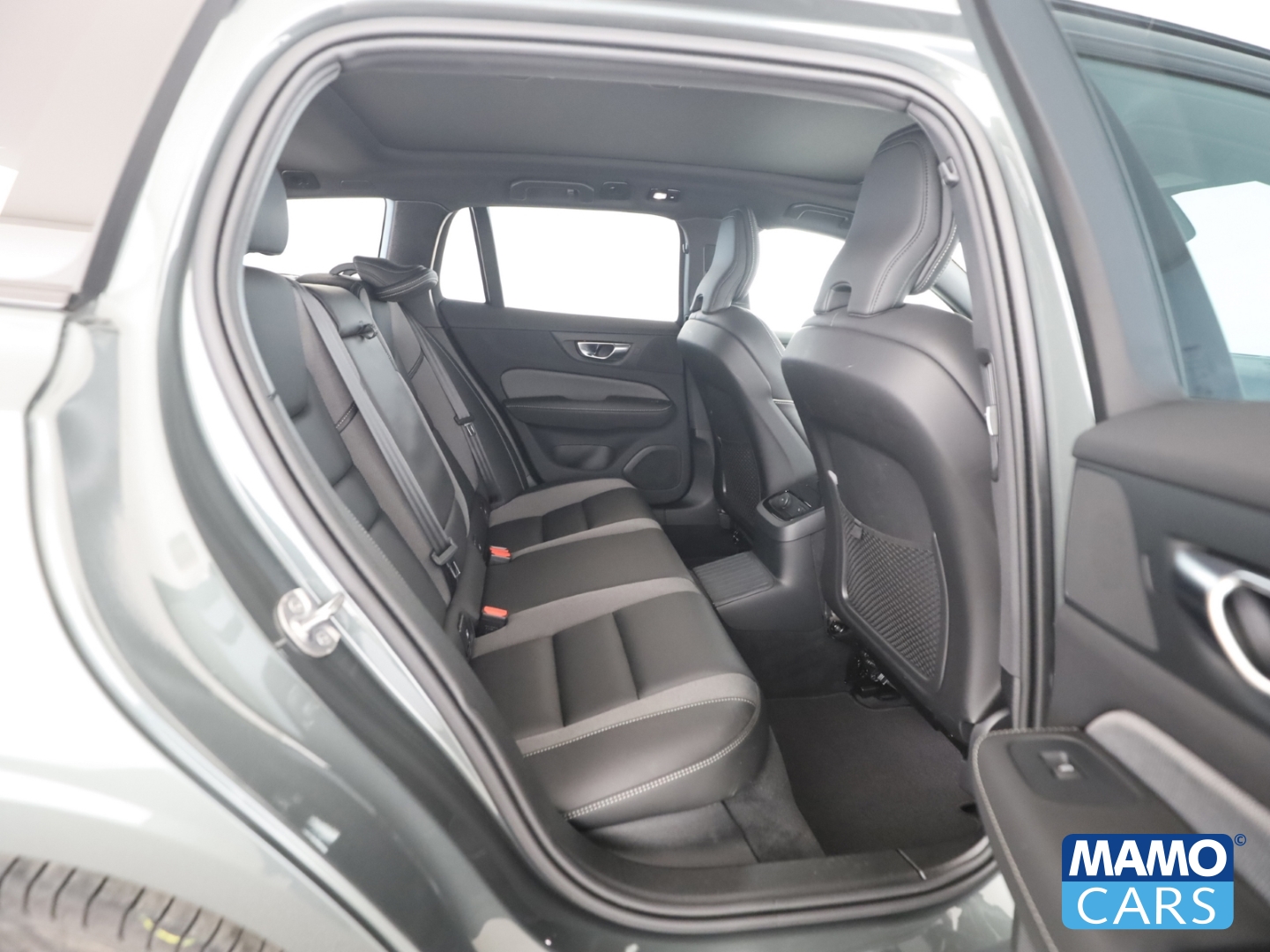 Fahrzeugabbildung Volvo V60 T6 AWD Ultra Dark ACC/AHK/BLIS/360°/H&K/PANO