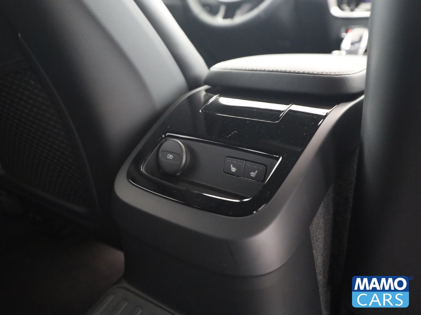 Fahrzeugabbildung Volvo V60 T6 AWD Ultra Dark ACC/AHK/BLIS/360°/H&K/PANO