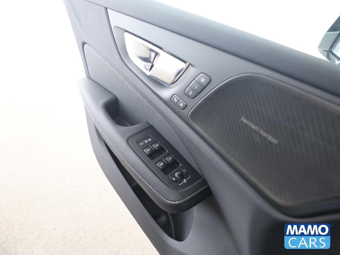 Fahrzeugabbildung Volvo V60 T6 AWD Ultra Dark ACC/AHK/BLIS/360°/H&K/PANO